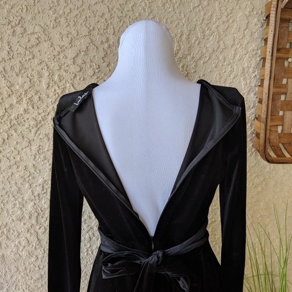 Lulu's deep v neck velvet romper - Picture 7 of 7